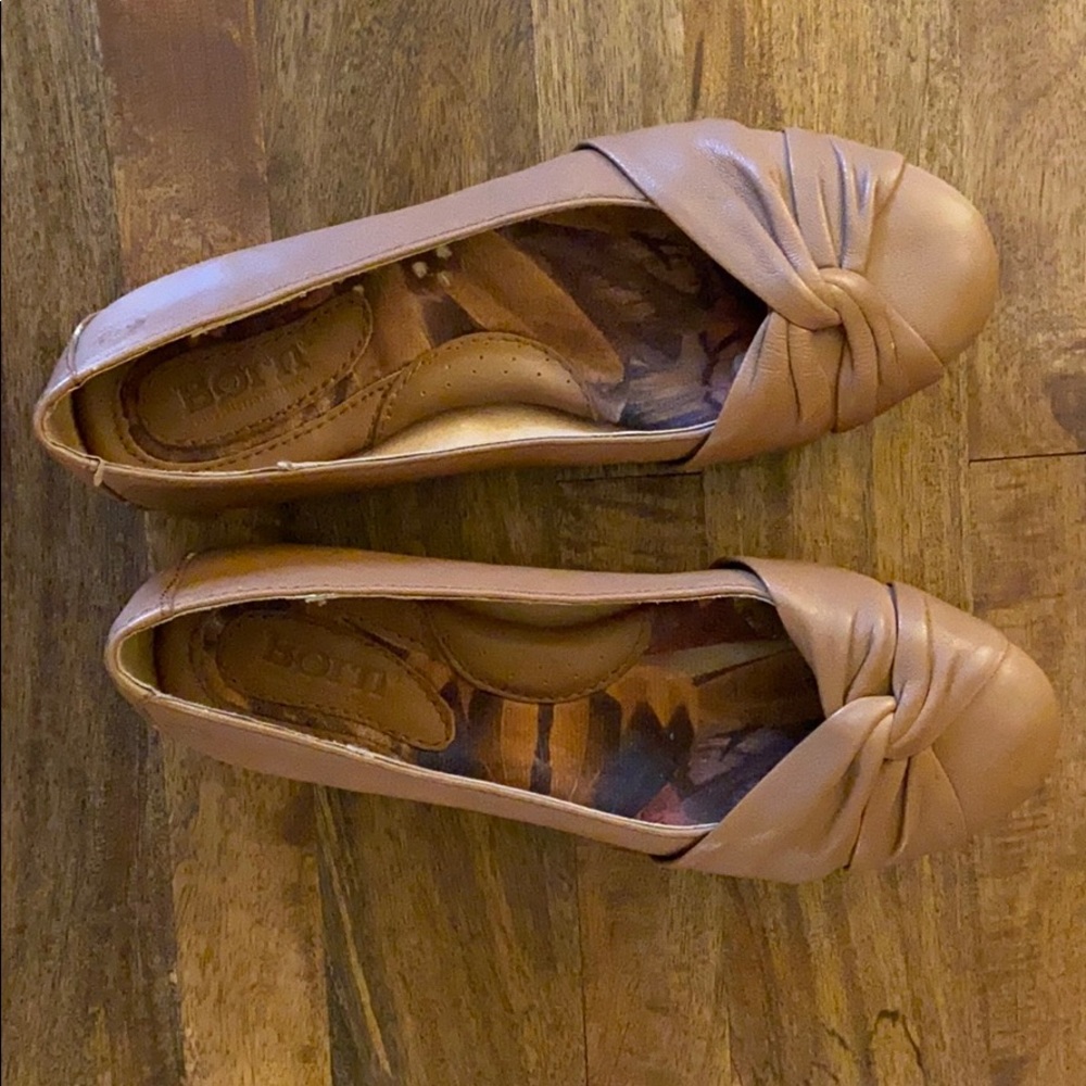Born Lily Flats Tan - size 6